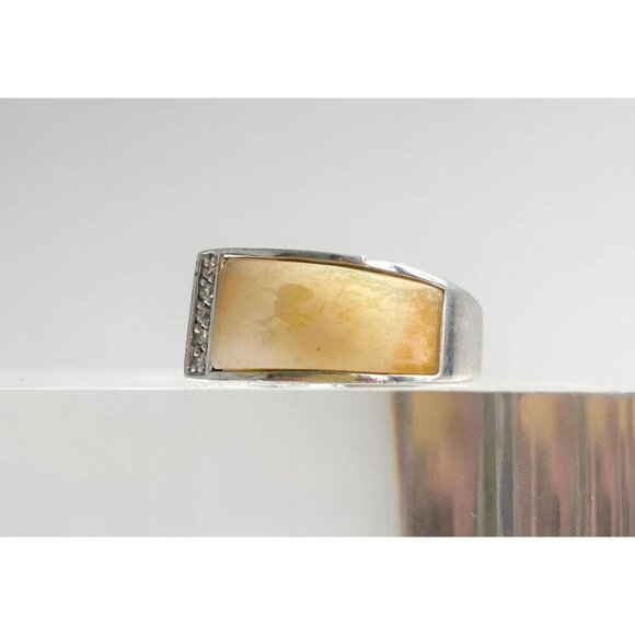 Vintage Silver and Cream Ring - Picture 5 of 10